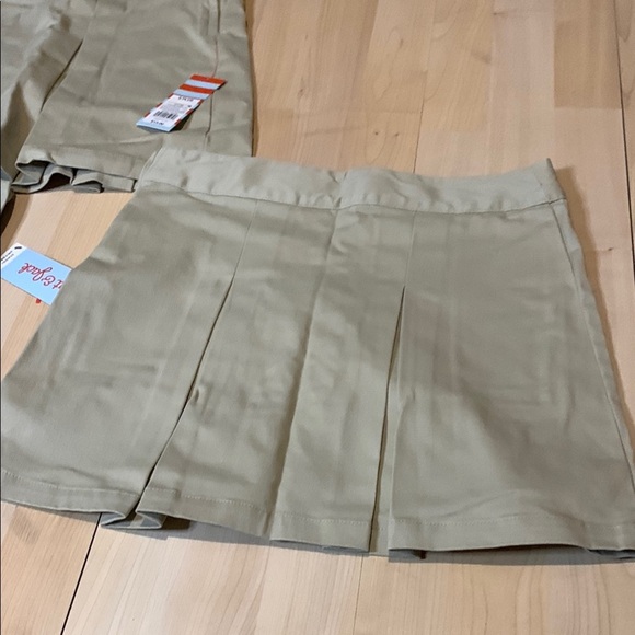 New cat and jack school uniforms Beige Pleated Skirt - Picture 9 of 9